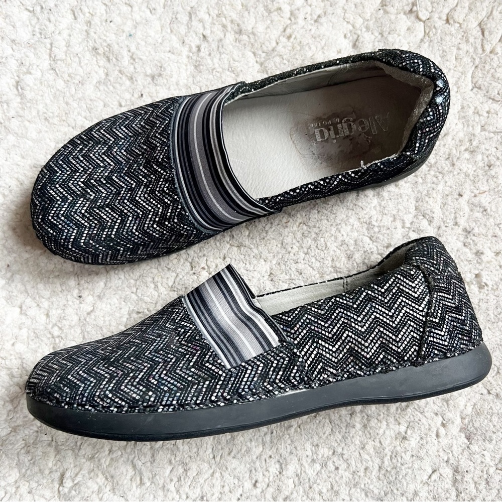 Alegria Black, White Metallic Gray Glee Ric Rack Slip On Clogs Size 39